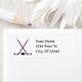 Lila Hockeyschläger und Puck-Rücksendeadresse (Insitu)