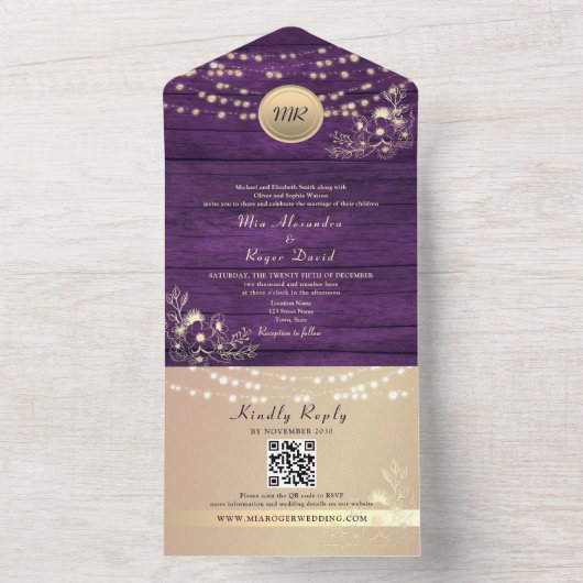 Lila Holzsaiten beleuchten Rustikale Hochzeit All In One Einladung (Innen Boden)