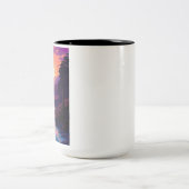 Lila Horizonte über das Flusstal. Zweifarbige Tasse (Mittel)