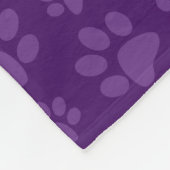 Lila Hundetatzen-Druckmuster Fleecedecke (Ecke)