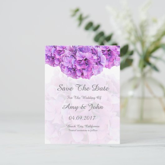 Lila Hydrangea Hochzeit speichern Sie das Datum Ankündigungspostkarte (Stehend Vorderseite)