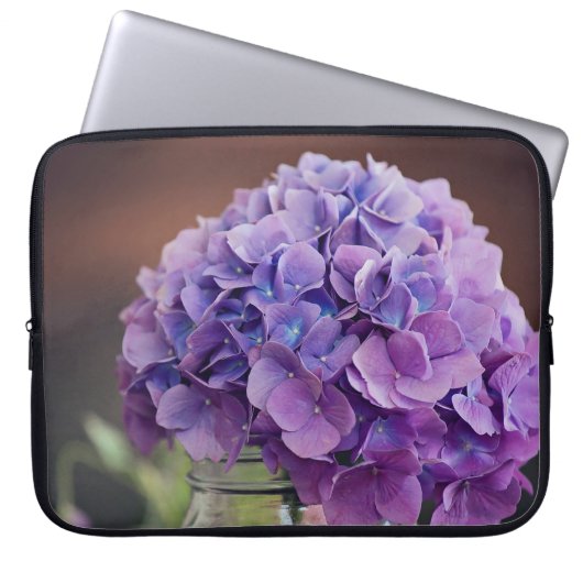 Lila Hydrangea in einem Mason-Jar-Foto Laptopschutzhülle (Vorderseite)