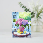 Lila Hydrangea mit Lemonade auf Wicker Porch Postkarte (Stehend Vorderseite)