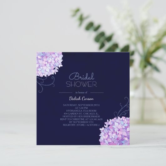 Lila Hydrangea Navy Blue Brautparty Einladung (Stehend Vorderseite)