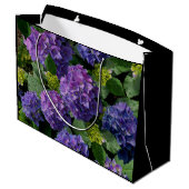 Lila Hydrangeas Große Geschenktüte (Rückseite Schrägansicht)
