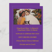 Lila interrassisches Paar Blumenkunst mit Katze Einladung (Vorne/Hinten)