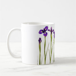 Lila Iris abgeschieden auf einem weißen Kaffeetasse