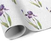 Lila Iris auf grauem Holzumschlagpapier Geschenkpapier (Rolleneckpunkt)
