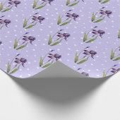 Lila Iris auf Polka Dots Geschenkpapier (Ecke)