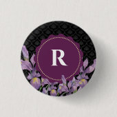 Lila Iris Black Damask Monogram Button (Vorderseite)