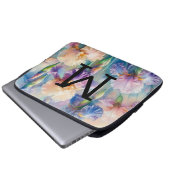 Lila Iris-Blume in Monogramm Laptopschutzhülle (Vorne Knopf)