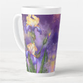Lila Iris-Blume Latte Tasse Irische Malerei (Linke Ecke)