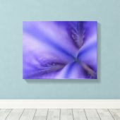 Lila Iris-Blume Nah Leinwanddruck (Insitu (Holzboden))