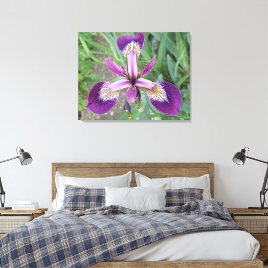 Lila Iris Canvas Print Leinwanddruck (Insitu (Schlafzimmer))