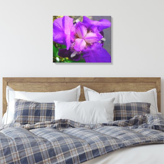 Lila Iris-Leinwand Leinwanddruck (Insitu (Schlafzimmer))