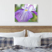 Lila Iris Leinwanddruck (Insitu (Schlafzimmer))