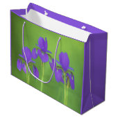Lila Iris-Malerei - Original Blume Kunst Große Geschenktüte (Vorderseite Schrägansicht)