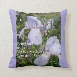 Lila Iris mit leiser Inspiration Kissen