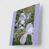 Lila Iris mit leiser Inspiration Quadratische Wanduhr (Winkel)