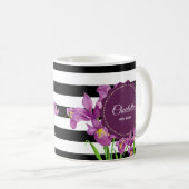 Lila Iris-Muster für Schwarz-weiße Streifen Kaffeetasse (VorderseiteRechts)