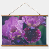 Lila Iris nach Regen Wandteppich Mit Holzrahmen (Vorderseite)