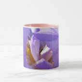 lila Iris Tasse (Zentrum)