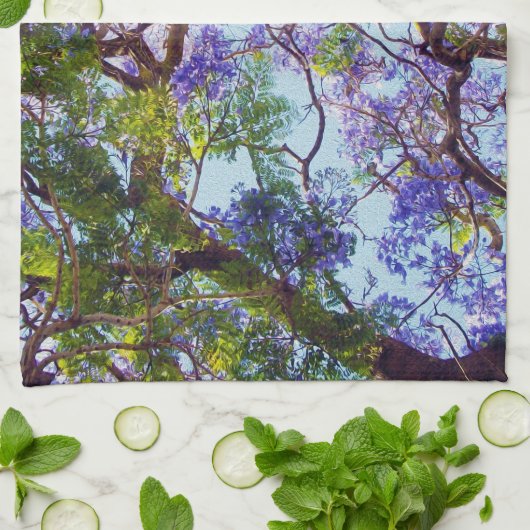 Lila Jacaranda Baumfarbe, Geschirrtuch (Gefaltet)