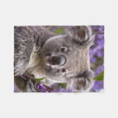 Lila Jacaranda Koala Bear, Fleecedecke (Vorderseite (Horizontal))