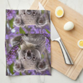 Lila Jacaranda Koala Bear, Geschirrtuch (Viertel Falte)