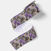 Lila Jacaranda Koala Bear, Satinband (Rückseite)