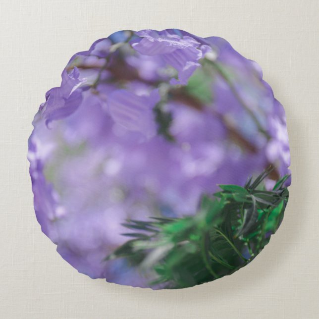 Lila Jacaranda Tree Blume Rundes Kissen (Vorderseite)