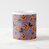 Lila Jack-O-Lantern Halloween-Muster Jumbo-Tasse (Vorderseite)