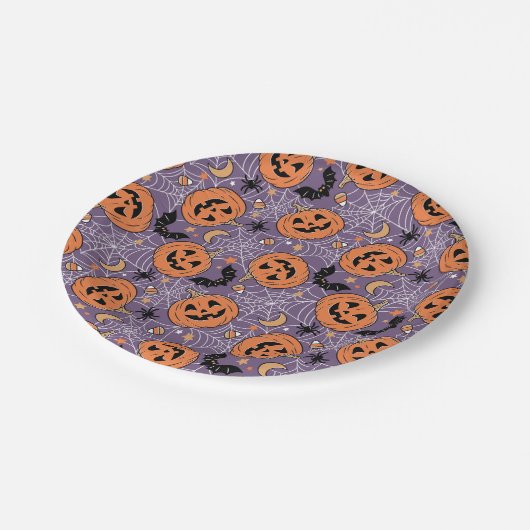 Lila Jack-O-Lantern Halloween-Muster Pappteller (Schrägansicht)