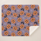Lila Jack-O-Lantern Halloween-Muster Sherpadecke (Vorderseite (Horizontal))