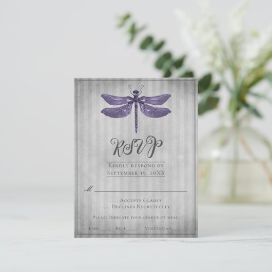 Lila Jewelen Dragonfly Wedding RSVP (Stehend Vorderseite)