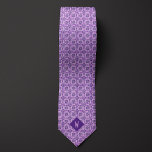 Lila Jewels Mandala Monogram Krawatte<br><div class="desc">Machen Sie eine Aussage mit unseren Lila Jewels Mandala Monogram Neck Tie. Das Design in lila Farbtönen schafft ein einzigartiges und stilvolles Aussehen. Lassen Sie sich die Gelegenheit nicht entgehen,  unsere passenden Socken für ein komplettes Ensemble zu entdecken.</div>