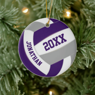 lila Jungs, die in der Volleyballmannschaft spiele Keramik Ornament