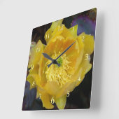 Lila Kakteen mit gelber Blume Quadratische Wanduhr (Winkel)
