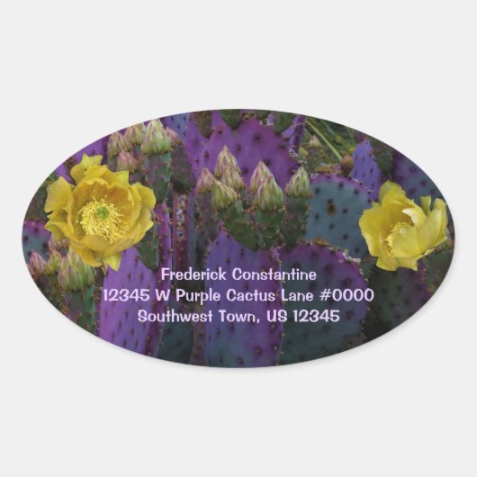 Lila Kaktus mit gelben Blumen Ovaler Aufkleber (Vorderseite)