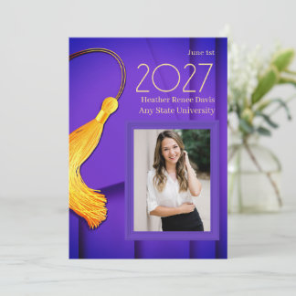 Lila Kappe und Gown mit Gold Tassel Ankündigung