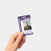 Lila Karierter Foto-Ausweis-Lehrer Ausweis (Handheld)