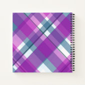 Lila Kariertes Muster Monogramm Notizblock (Rückseite)