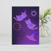 Lila Kätzchen mit Hexenhüten und Sternen Karte (Stehend Vorderseite)