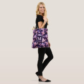 Lila Kirschblüten personalisierte Monogramm Tasche (Am Model)