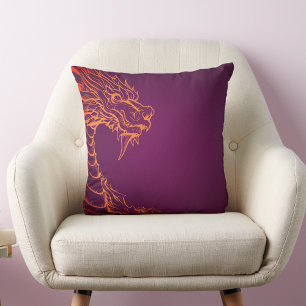 Lila Kissen mit farbenfroher Drachenschrift