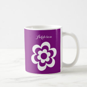 Lila, klassische Tasse mit weißer Blume