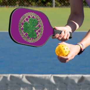 Lila Kleeblatt auf keltischen Knochen Pickleball Schläger