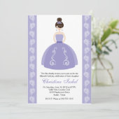 Lila Kleid Brünett Quinceanera Einladungen (Stehend Vorderseite)