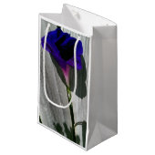 Lila Kleine Geschenktüte (Vorderseite Schrägansicht)