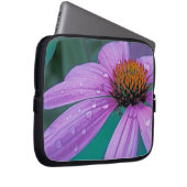 Lila Kone-Blume mit Wassertropfen Laptopschutzhülle (Vorne Rechts)